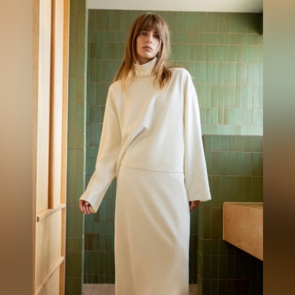 Zara Small Cream Turtleneck Light Sweater